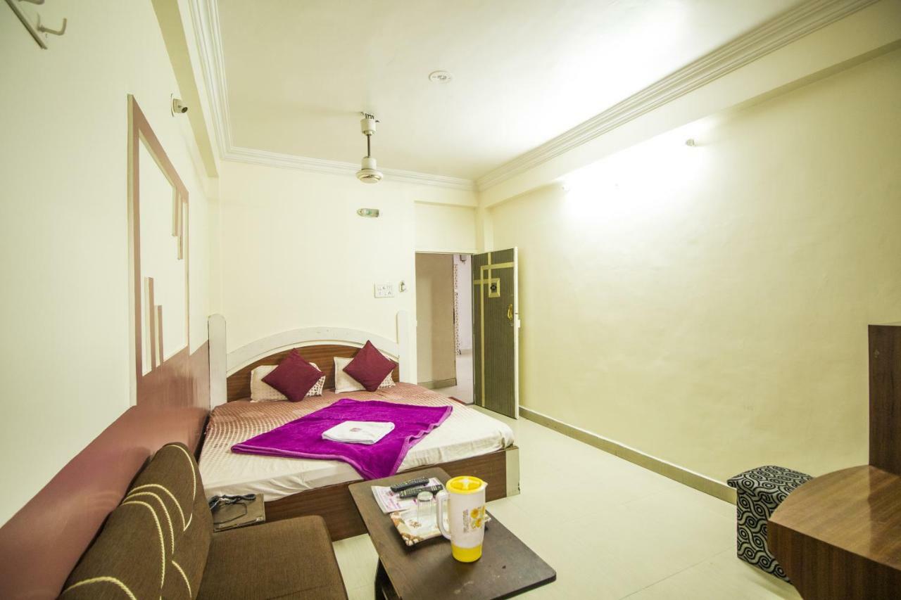 Hotel Gujarat Palace Ujjain Εξωτερικό φωτογραφία