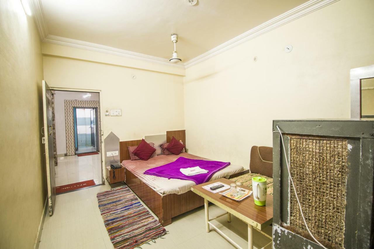 Hotel Gujarat Palace Ujjain Εξωτερικό φωτογραφία