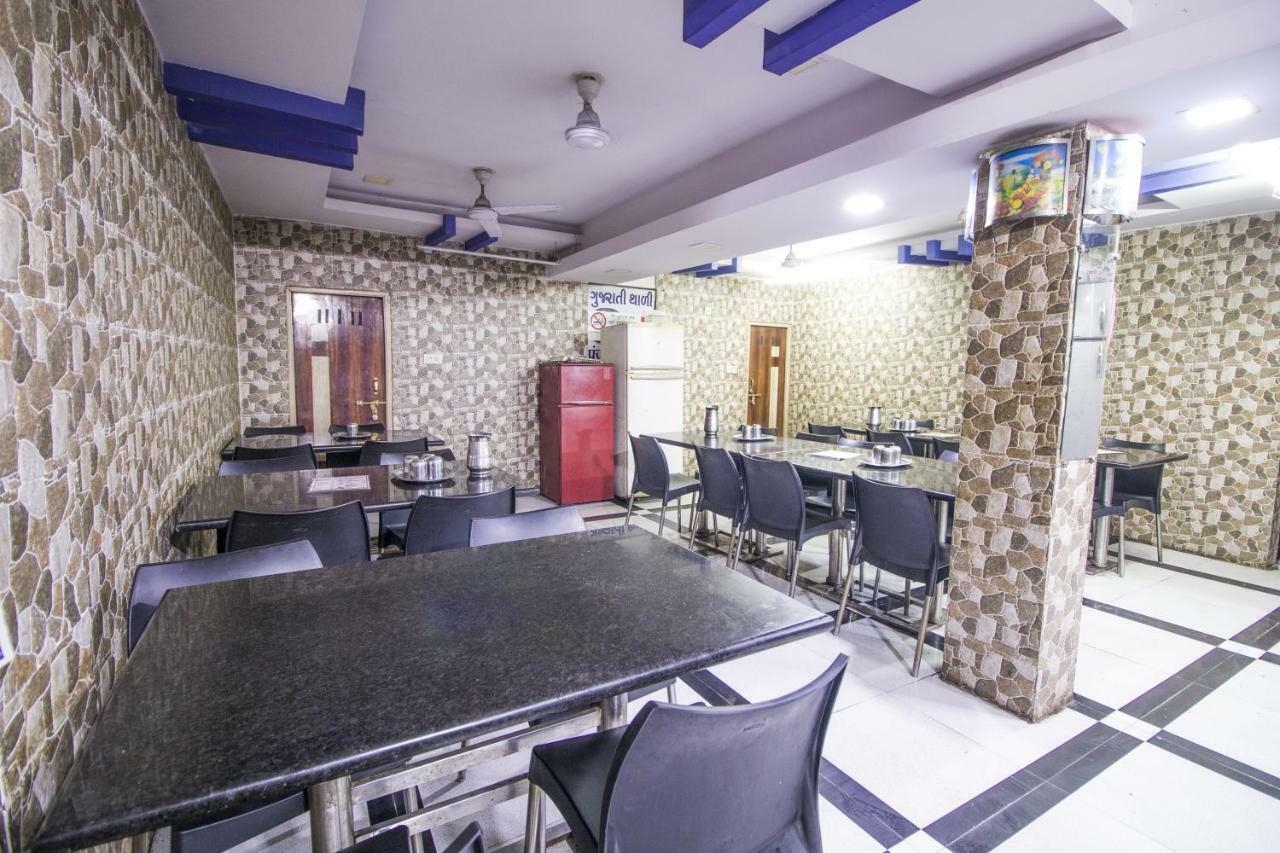 Hotel Gujarat Palace Ujjain Εξωτερικό φωτογραφία
