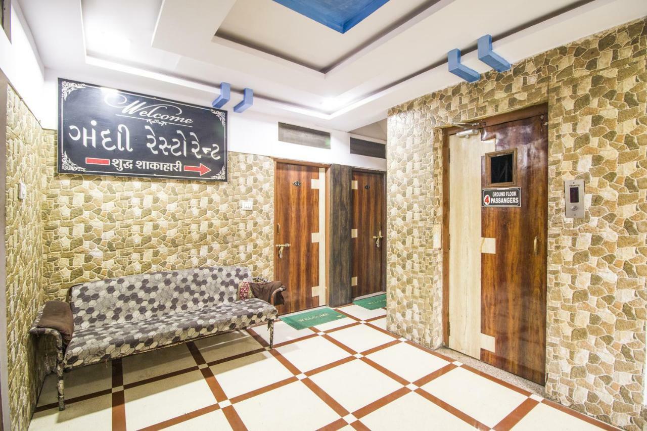 Hotel Gujarat Palace Ujjain Εξωτερικό φωτογραφία