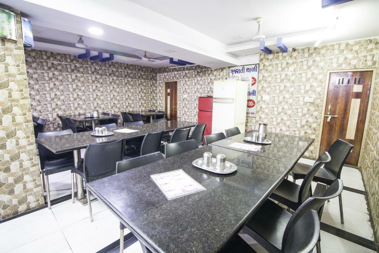 Hotel Gujarat Palace Ujjain Εξωτερικό φωτογραφία