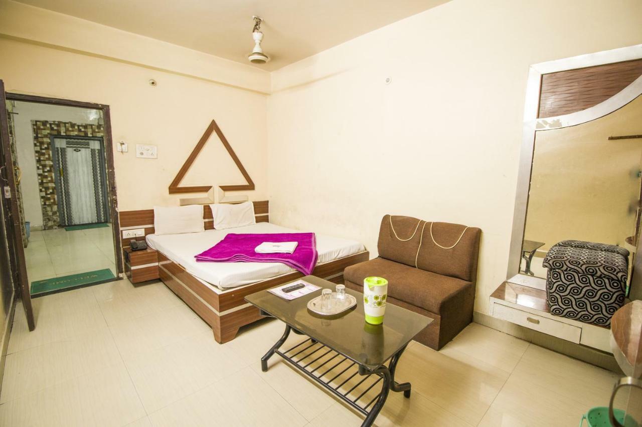 Hotel Gujarat Palace Ujjain Εξωτερικό φωτογραφία
