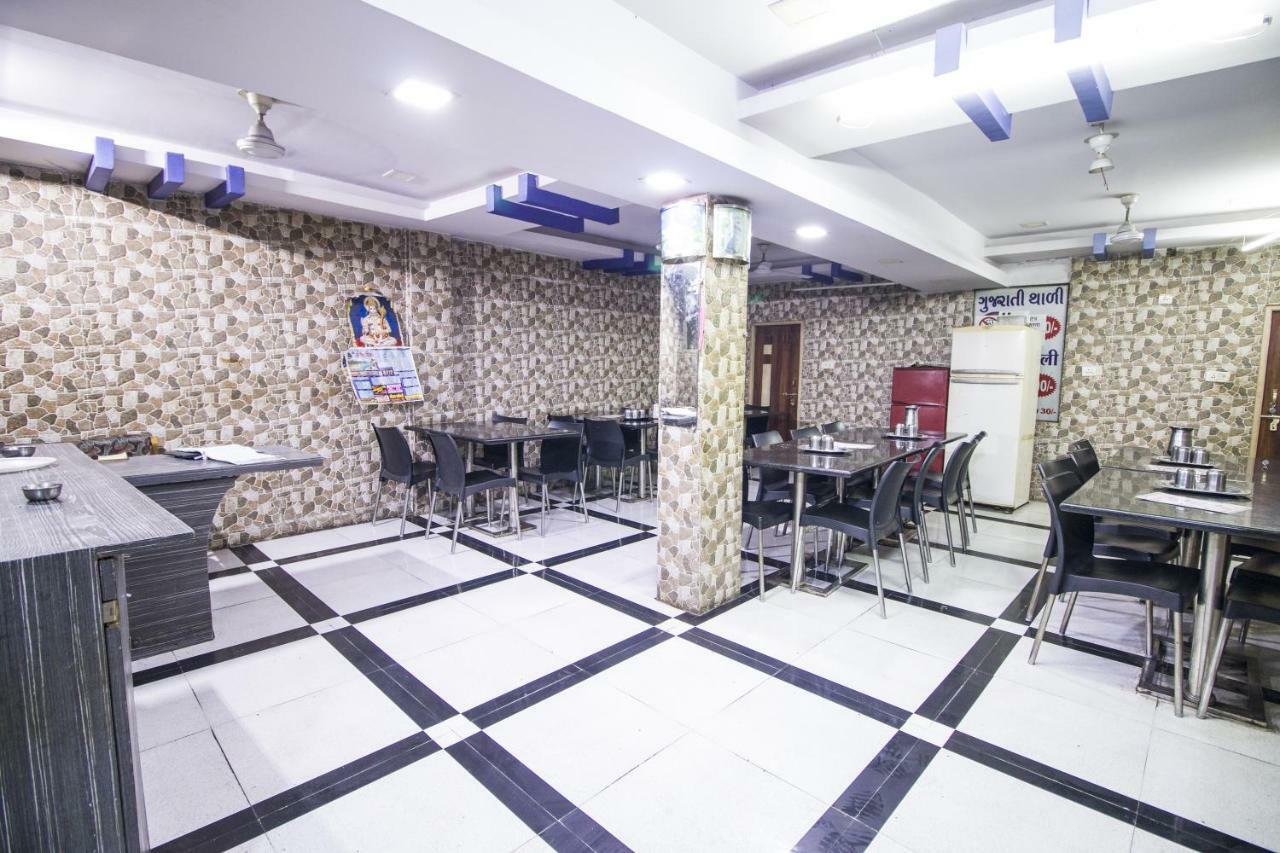 Hotel Gujarat Palace Ujjain Εξωτερικό φωτογραφία