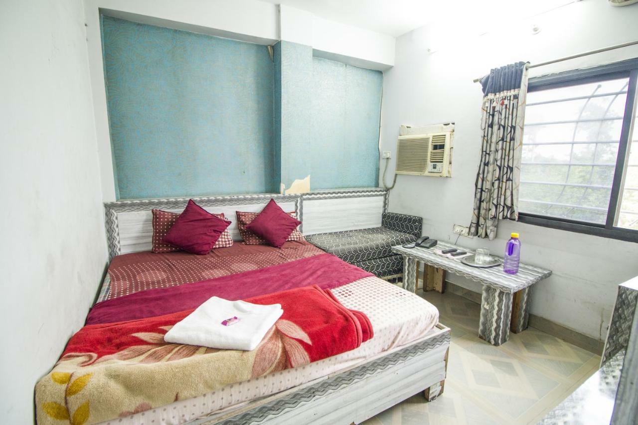Hotel Gujarat Palace Ujjain Εξωτερικό φωτογραφία