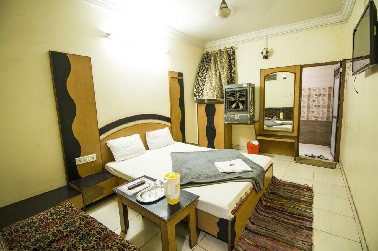Hotel Gujarat Palace Ujjain Εξωτερικό φωτογραφία