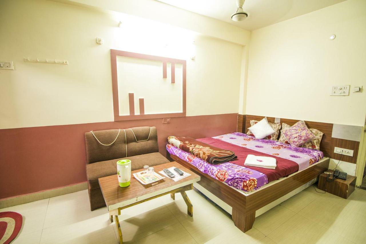Hotel Gujarat Palace Ujjain Εξωτερικό φωτογραφία